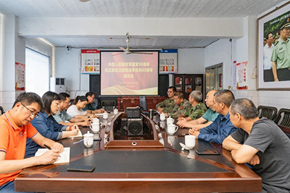 伟德体育召开建军节座谈会.jpg